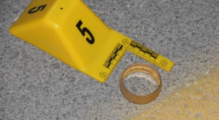 Manisa'da kuyumcudan hırsızlık yapan 3 zanlı kovalamaca sonucu yakalandı