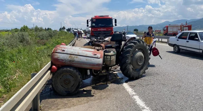 Manisa'da minibüsün traktöre çarpması sonucu 1 kişi öldü, 3 kişi yaralandı