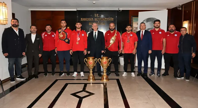 Mansur Yavaş ASKİ sporlu güreşçileri ağırladı