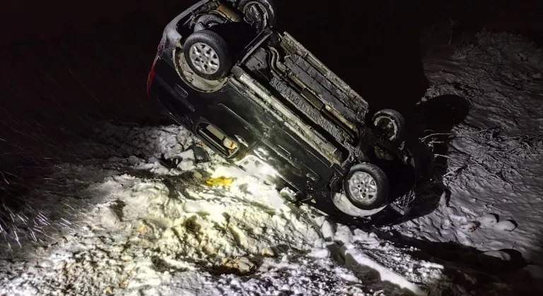 Mardin'de devrilen hafif ticari araçtaki 5 kişi yaralandı