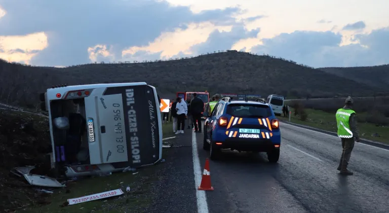 Mardin'de devrilen midibüsteki 24 kişi yaralandı