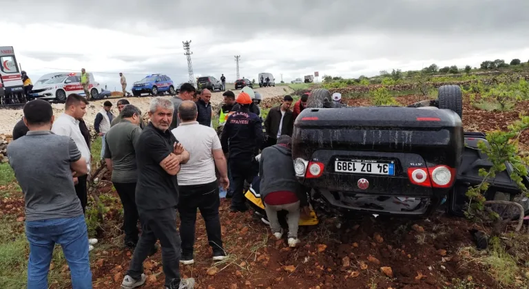 Mardin'de devrilen otomobildeki 1 kişi öldü, 2 kişi yaralandı