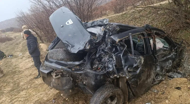 Mardin'de şarampole devrilen otomobildeki 2'si çocuk 5 kişi yaralandı