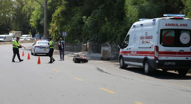 Marmaris'te otomobil ile motosikletin çarpıştığı kazada 1 kişi öldü, 1 kişi yaralandı