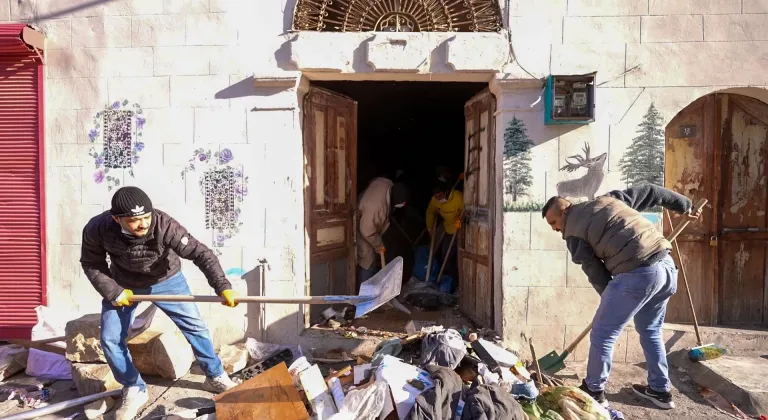 Mersin'de bir evden 168 ton çöp çıktı