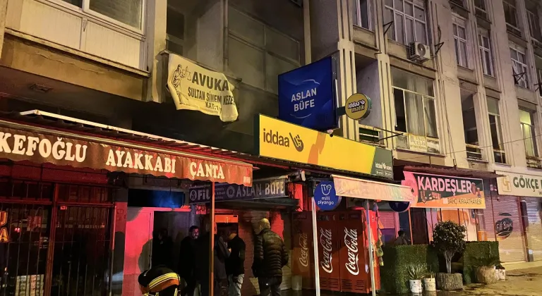 Mersin'de büfede çıkan yangın hasara neden oldu