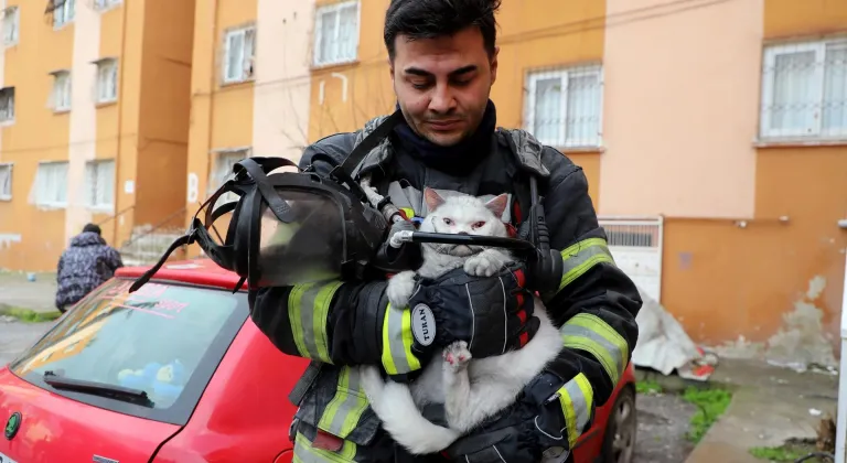Mersin'de çıkan ev yangını söndürüldü
