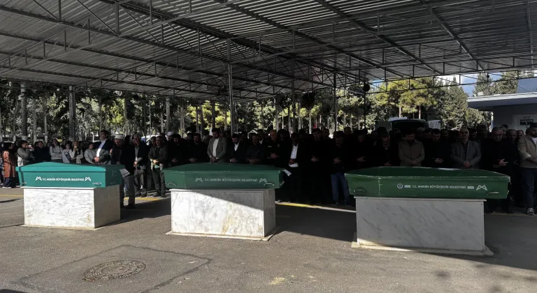 Mersin'de cipin çarpması sonucu ölen 3 yayanın cenazeleri toprağa verildi
