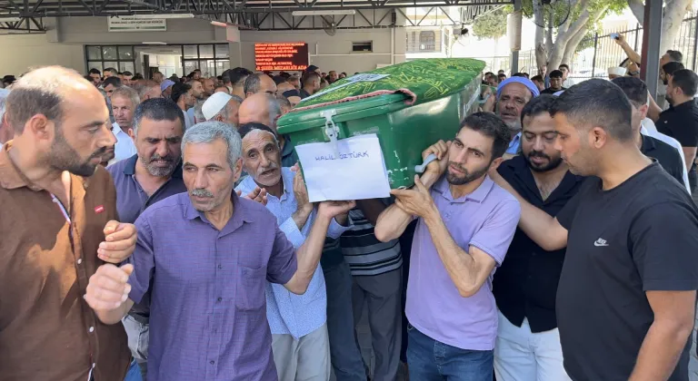 Mersin'de denizde boğulan 4 kişinin cenazeleri defnedildi