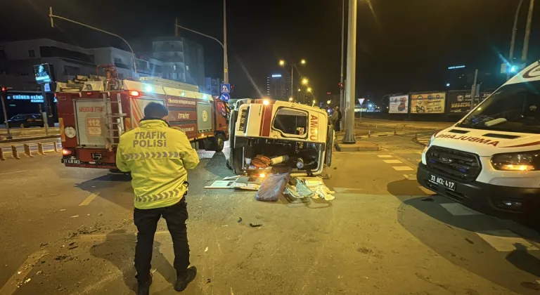 Mersin'de hasta taşıyan ambulansla cipin karıştığı kazada 3'ü sağlık çalışanı 5 kişi yaralandı