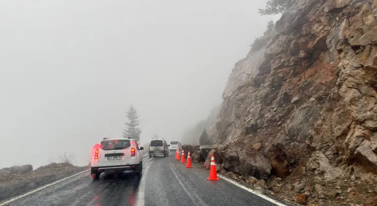 Mersin'de kar ve sağanak hayatı olumsuz etkiledi