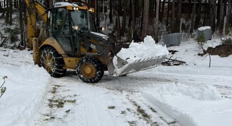 Mersin'de kardan kapanan yolları açma çalışmaları sürüyor