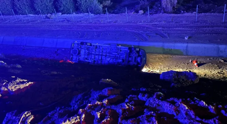 Mersin'de minibüsün uçuruma yuvarlanması sonucu 1'i ağır 13 kişi yaralandı