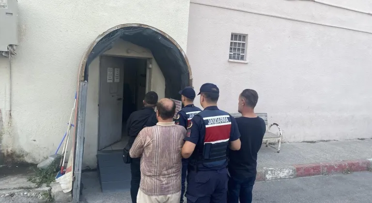 Mersin'de sahte noter vekaletiyle arsa satmaya çalışan 4 zanlı tutuklandı