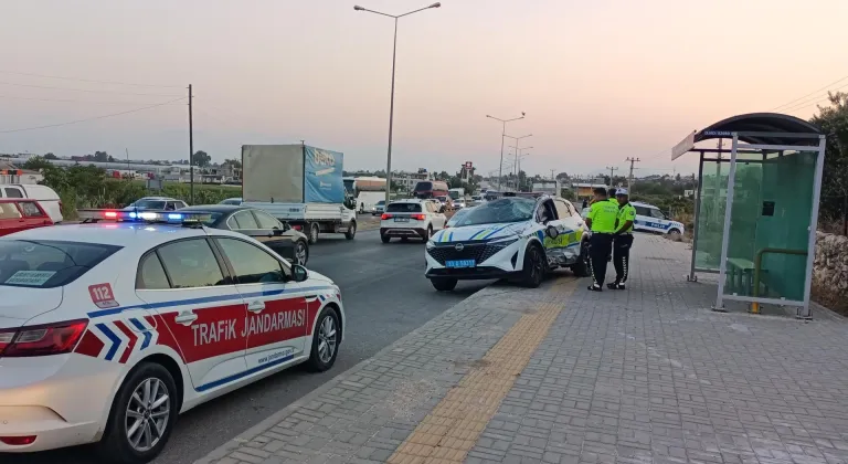 Mersin'de trafik kazasında biri polis, 2 kişi yaralandı