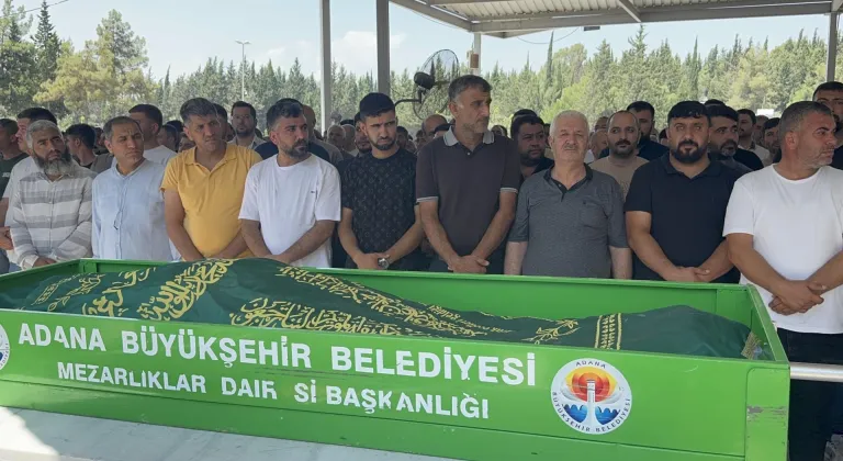 Mersin'de trafik kazasında ölen anne ve oğlunun cenazeleri Adana'da defnedildi