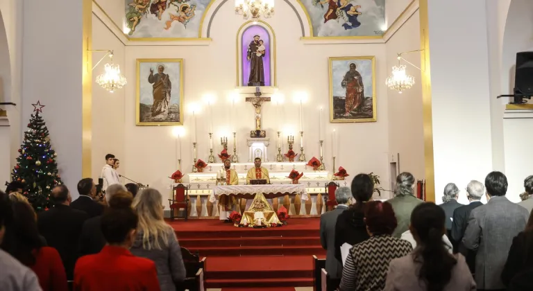 Mersin'deki Katolik kilisesinde Noel ayini yapıldı