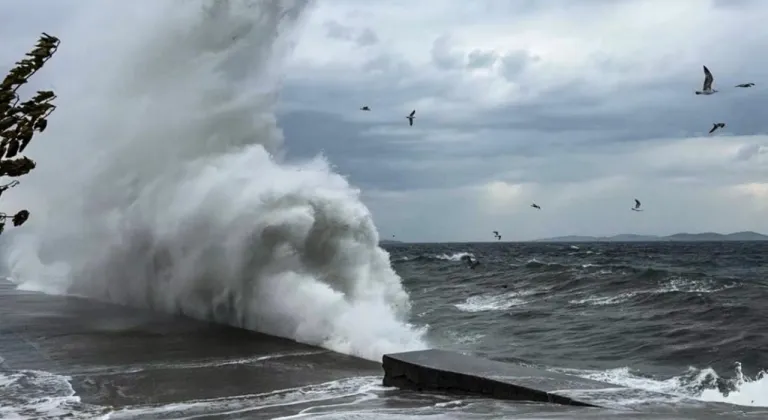 Meteoroloji'den Batı’ya fırtına ve sağanak uyarısı