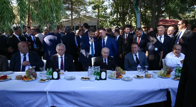 MHP Genel Başkanı Bahçeli, Ahlat'ta partililer ve vatandaşlarla buluştu