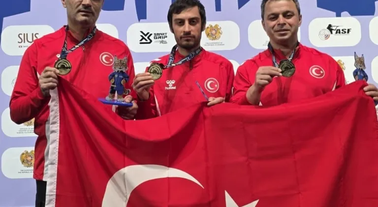 Milli atıcılar İsmail Keleş, Yusuf Dikeç ve Buğra Selimzade, Avrupa şampiyonu oldu