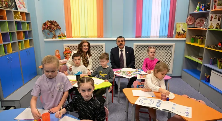 Milli Eğitim Bakanı Tekin, Rusya'da MEB burslu Türk öğrencilerle bir araya geldi: