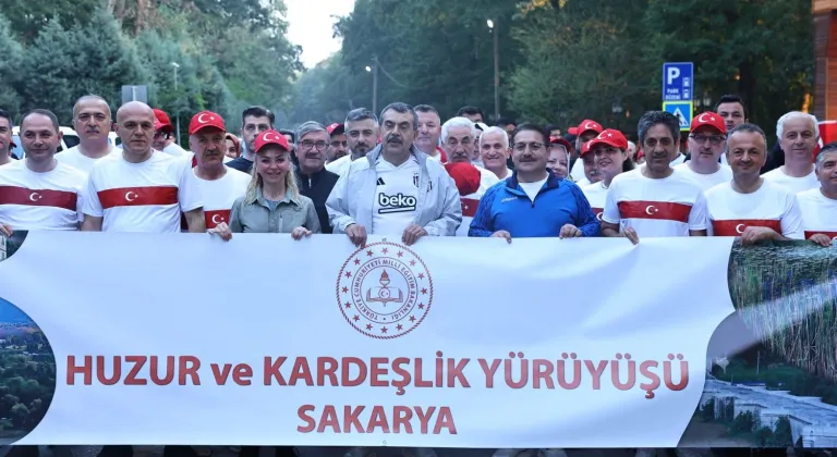 Milli Eğitim Bakanı Tekin, Sakarya İl Ormanı'nda öğretmenlerle yürüyüş yaptı
