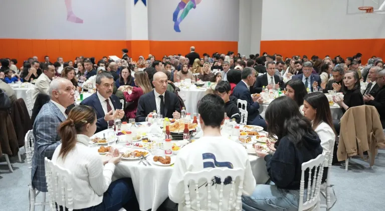 Milli Eğitim Bakanı Tekin, Sincan'da öğrenci ve öğretmenlerle iftar yaptı: