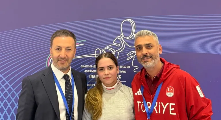 Milli eskrimci Alara Atmaca'dan Avrupa Yıldızlar Şampiyonası'nda altın madalya