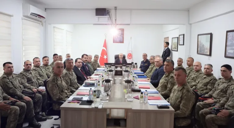Milli Savunma Bakanı Güler, KKTC'de 14'üncü Zırhlı Tugay Komutanlığını ziyaret etti: