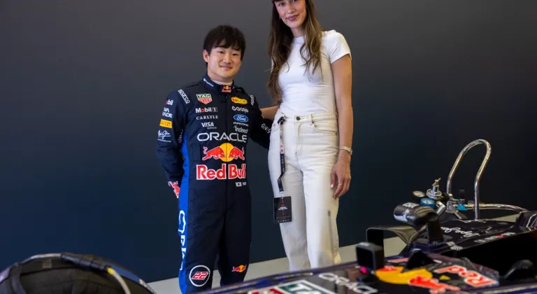 Milli voleybolcu Hande Baladın, Formula 1 pilotu Yuki Tsunoda ile bir araya geldi