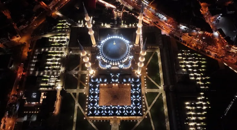 Mimar Sinan'ın "ustalık eseri" Selimiye, yenilenen aydınlatmalarıyla görüntülendi