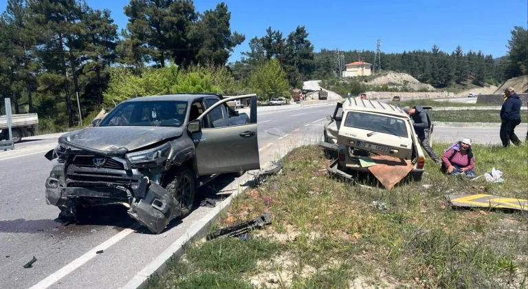 Muğla'da kamyonet ile otomobilin çarpıştığı kazada 1 kişi öldü, 1 kişi yaralandı