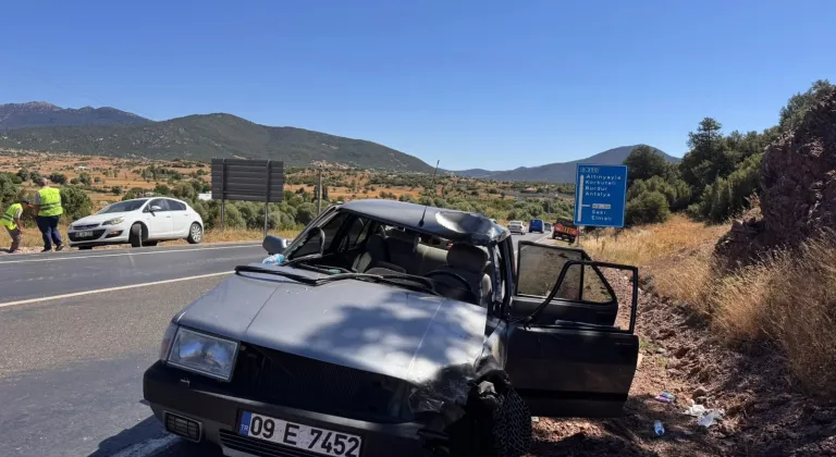 Muğla’da otomobil ile motosikletin çarpıştığı kazada 1 kişi öldü, 2 kişi yaralandı