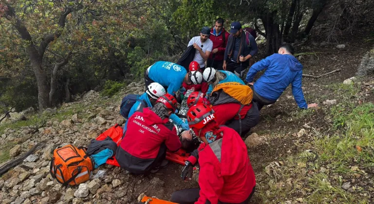 Muğla'da tarihi Likya Yolu'nda ayağı kırılan kişi kurtarıldı