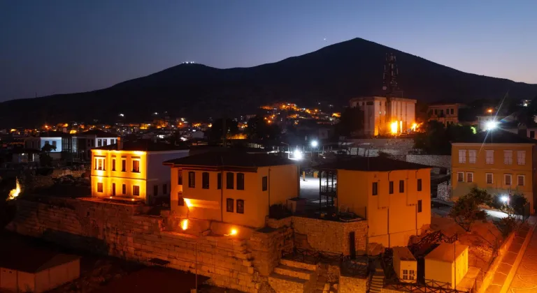 Muğla'da tarihi yapılar gece aydınlatmasıyla parlıyor