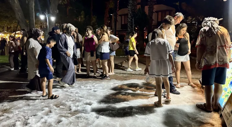 Muğla'da yerli ve yabancı turistlere ağustosta yapay kar sürprizi