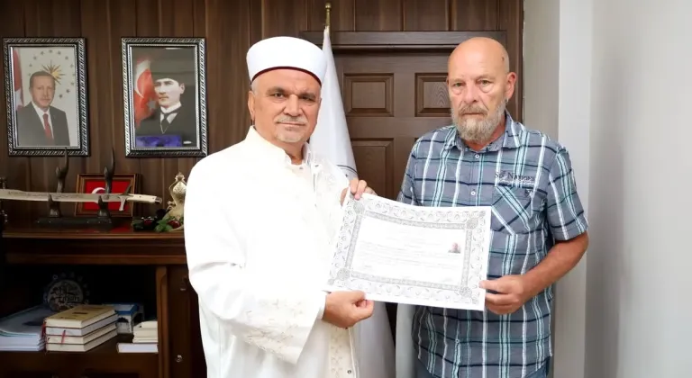 Müslüman eşinden etkilenen Alman vatandaşı İslamiyet'i seçti