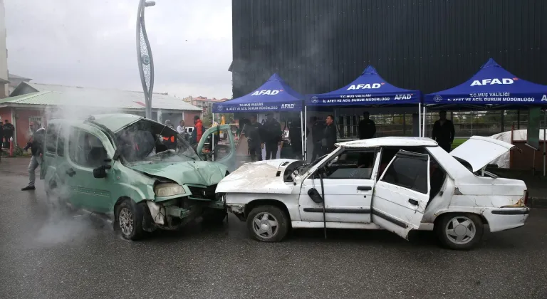 Muş'ta 100 personelle trafik kazası tatbikatı yapıldı