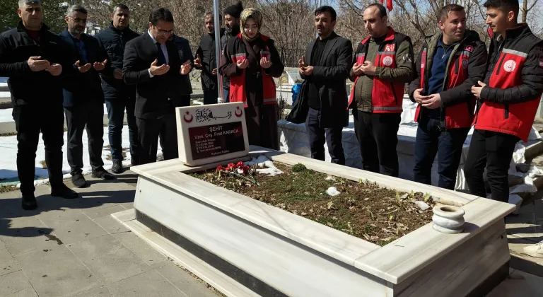 Muş'ta şehitliklerde bakım, onarım ve temizlik çalışması yapıldı