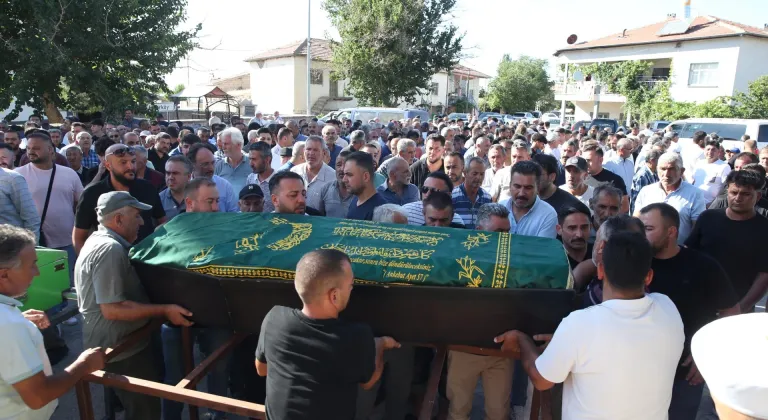 Nevşehir'de trafik kazasında ölen anne ve iki oğlunun cenazeleri Kayseri'de toprağa verildi