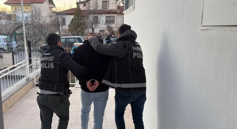Nevşehir'de uyuşturucu operasyonunda yakalanan 5 zanlıdan 4'ü tutuklandı