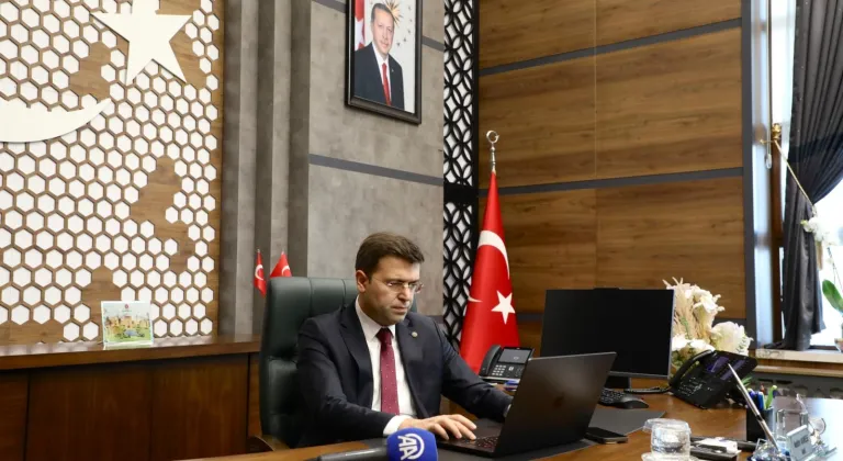 Niğde Valisi Akmeşe, AA'nın "Yılın Kareleri" oylamasına katıldı