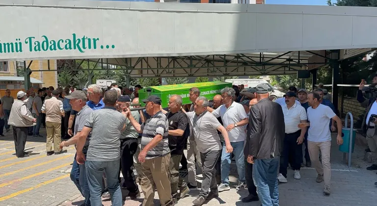 Niğde'de havai fişek fabrikasındaki patlamada ölen işçinin cenazesi defnedildi