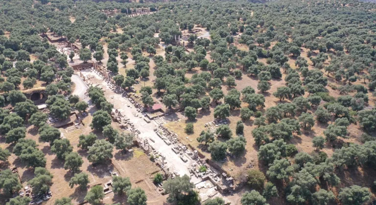 Nysa'da "kente girmeden önce temizlenilen hamam" gün yüzüne çıkıyor