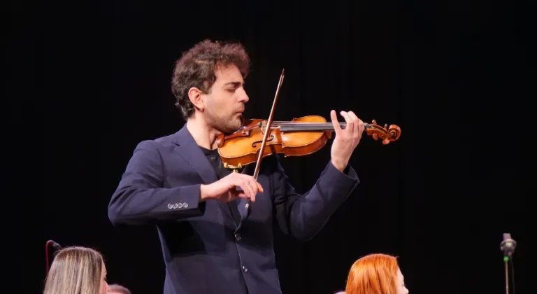 Ödüllü keman virtüözü Elvin Hoxha Ganiyev, Tiran'da sahne aldı