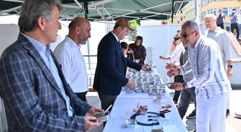 Ordu ve Trabzon'da vatandaşlara aşure ikram edildi