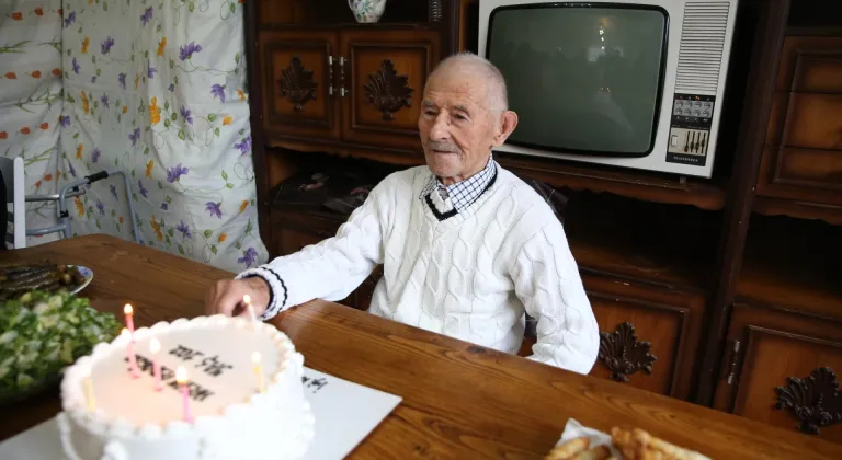 Ordu'da 102 yaşına giren Hüseyin dedeye doğum günü sürprizi