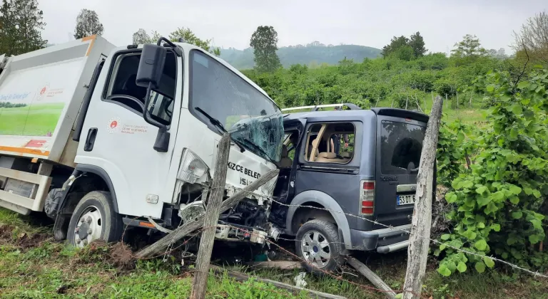 Ordu'da çöp kamyonu ile hafif ticari aracın çarpıştığı kazada 3 kişi yaralandı