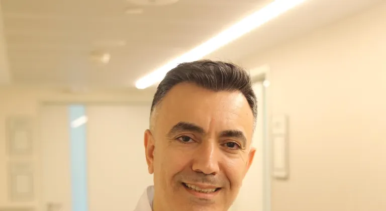 Ortopedi uzmanları, canlı yayında 1 günde 3 ameliyat yapacak