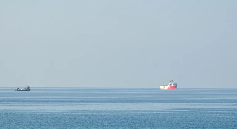 Oruç Reis sismik araştırma gemisi Mersin açıklarına demirledi